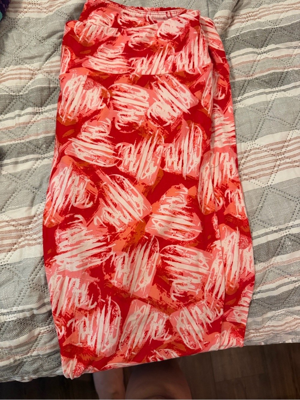 LuLaRoe Red & Pink Heart Tall and Curvy leggings